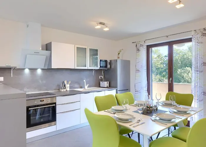 Joy By Interhome 풀라