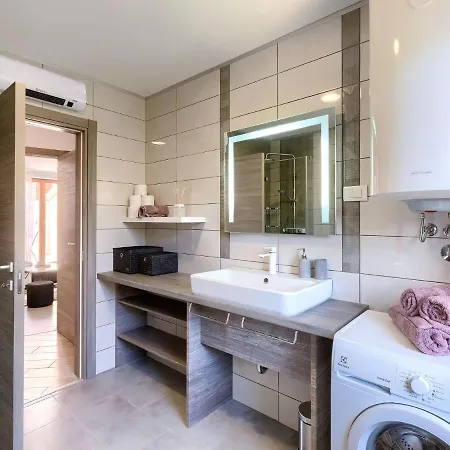 Joy By Interhome Lägenhet Pula