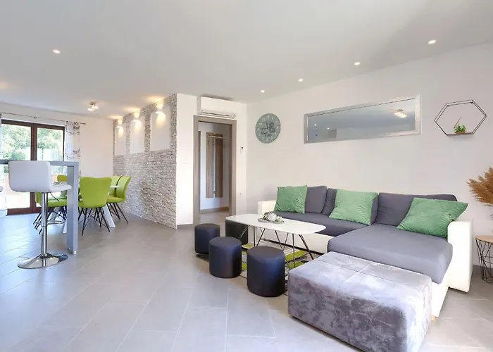 Joy By Interhome * Pula